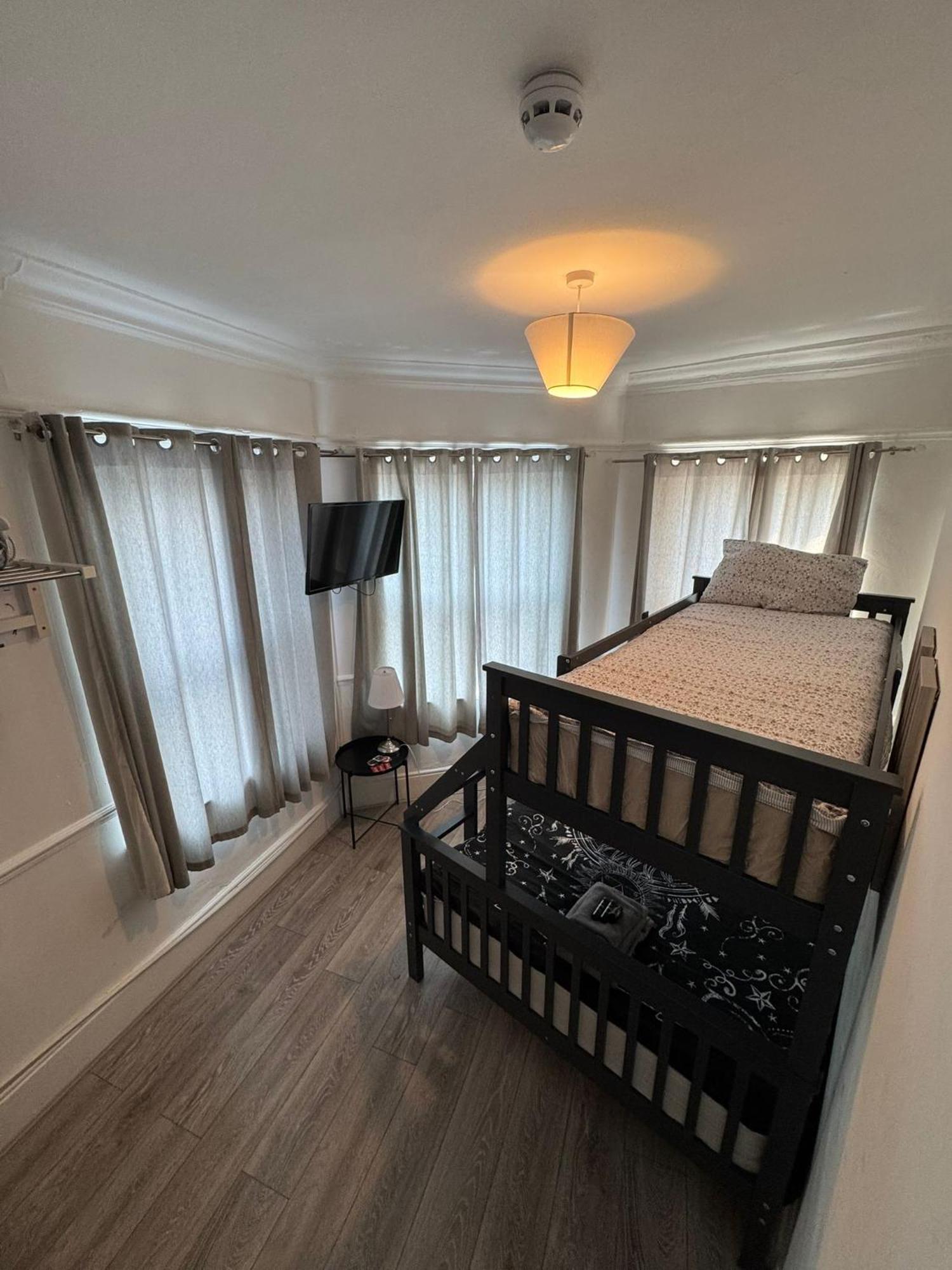 Wandsworth Guest 64 Homestay *